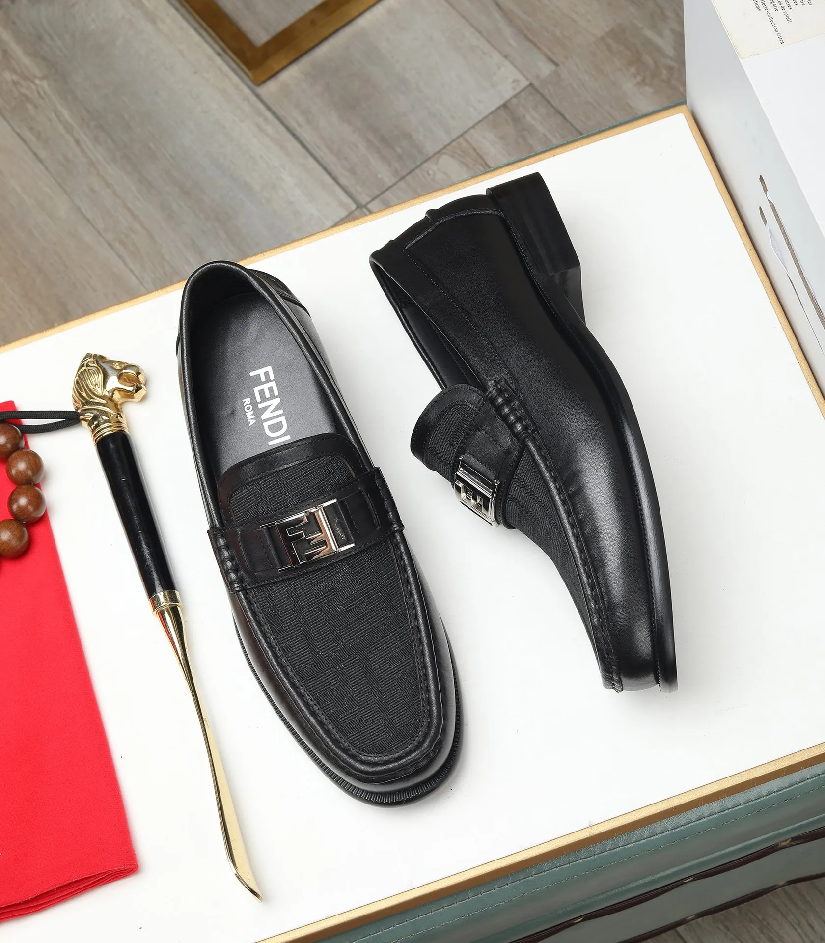 Men's shoes 💰580 (high-end, full cowhide) FENDI Fendi high-end formal leather shoes, original Italian imported cowhide surface + cowhide lining, original hardware, I believe you will be impressed from the first time you see it. The avant-garde atmosphere can no longer fully interpret its elegance. AAA grade rubber outsole, super comfortable. Original counter last, ensuring its original version and quality. The simple upper ensures its comfort and breathability. A pair of truly good shoes has its own unique soul, famous quality, regular size 38-44 (45 46 customized)